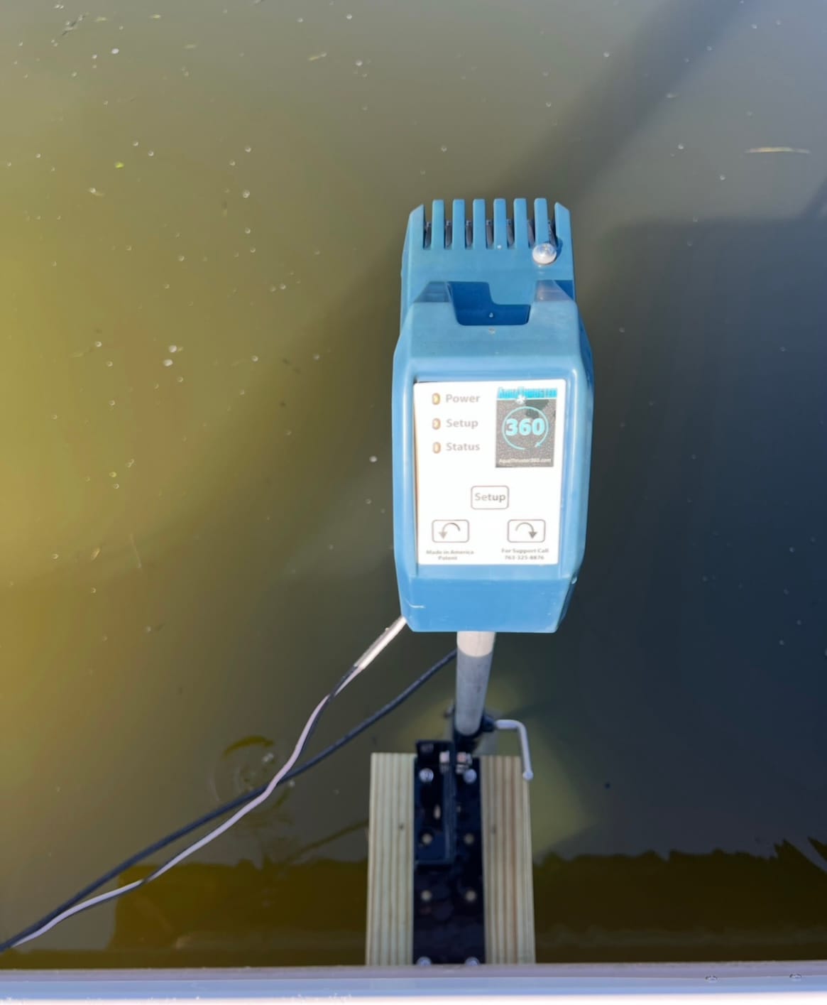 Close-up of the AquaThruster 360 control unit
